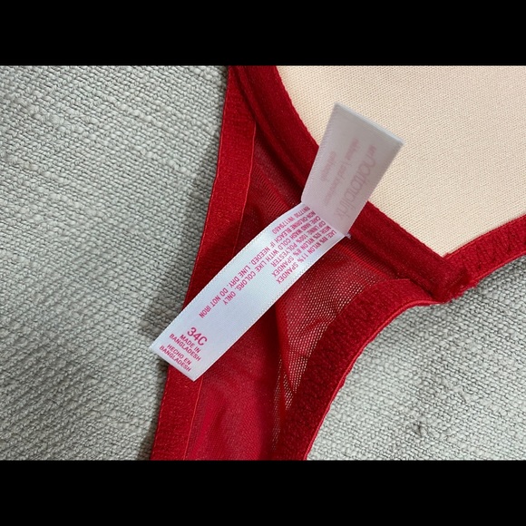 Red lace push up bra. - Picture 5 of 5